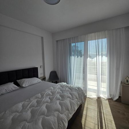 Sea & Sun Apartment Vlorë Exteriör bild
