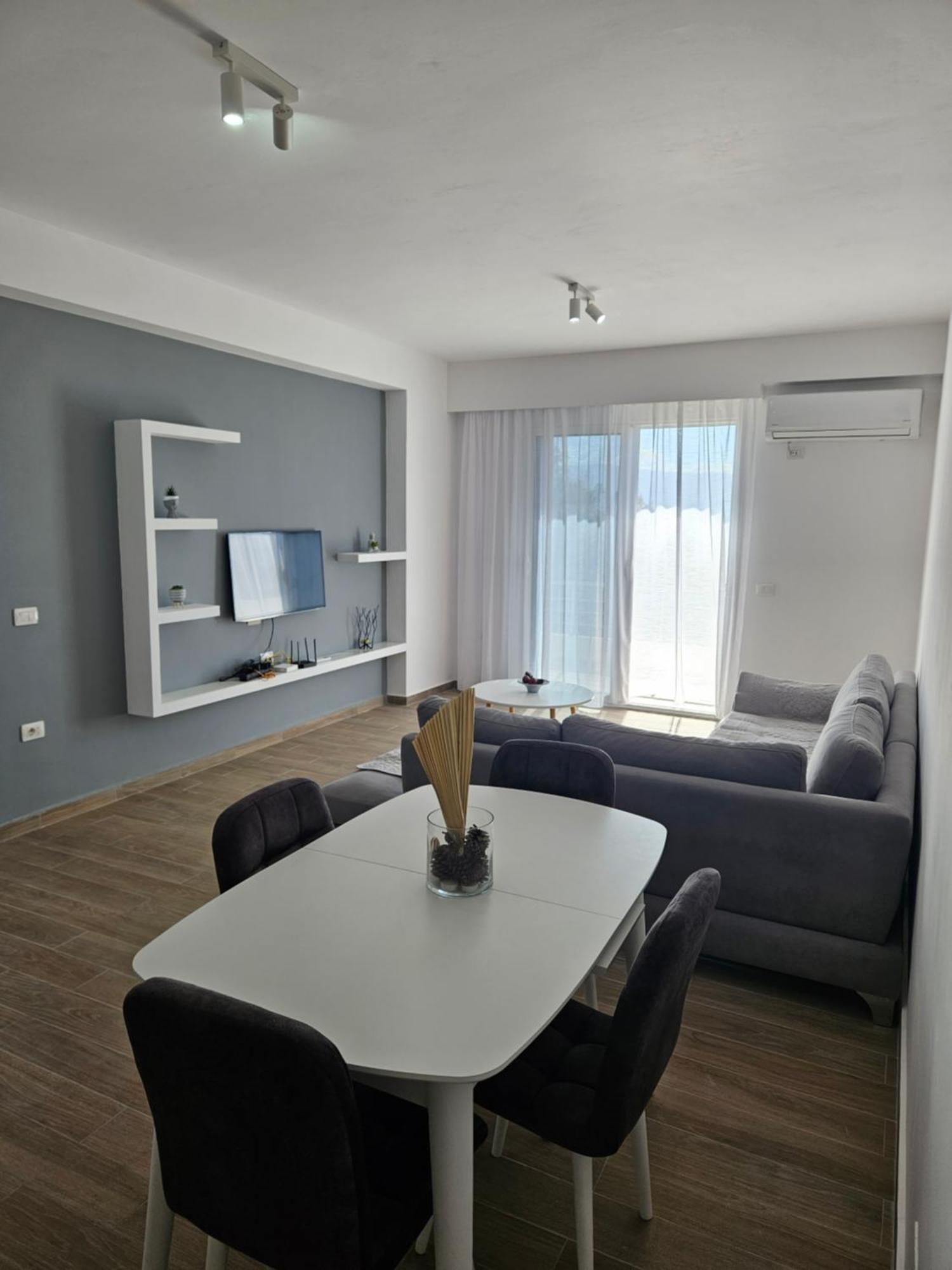 Sea & Sun Apartment Vlorë Exteriör bild