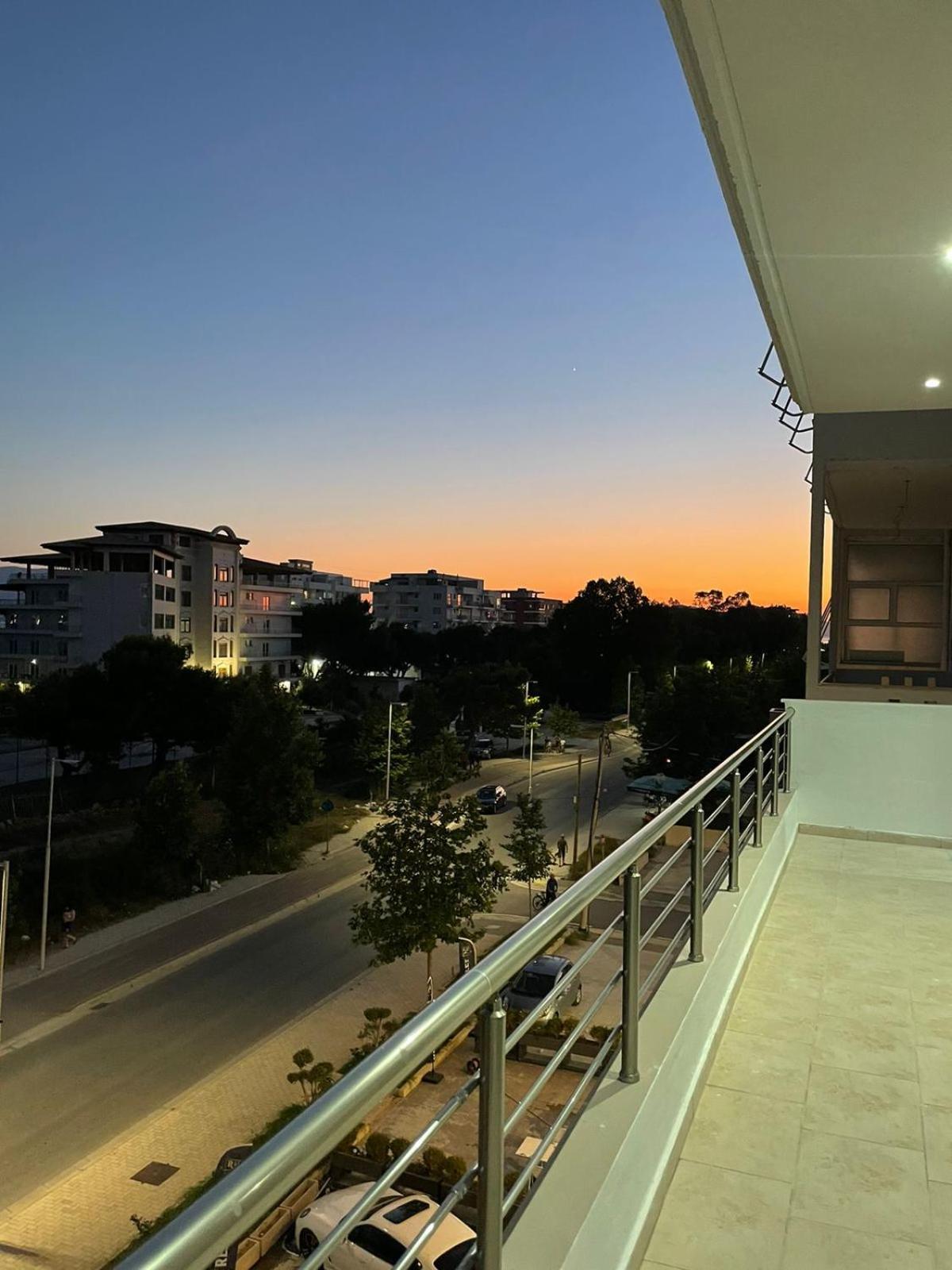 Sea & Sun Apartment Vlorë Exteriör bild